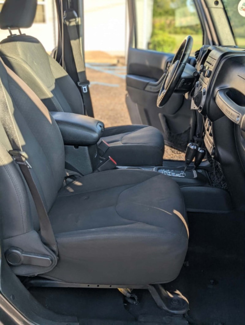 Additional photo of vehicle.