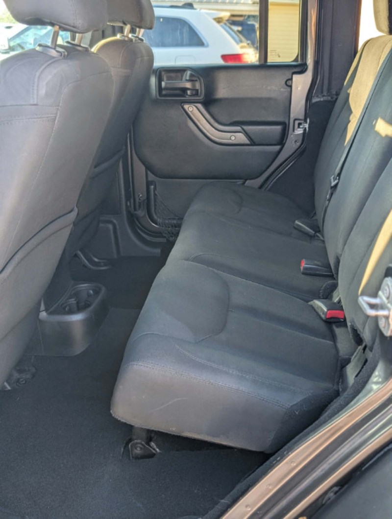 Additional photo of vehicle.