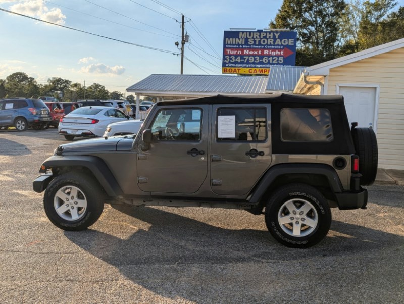 Additional photo of vehicle.