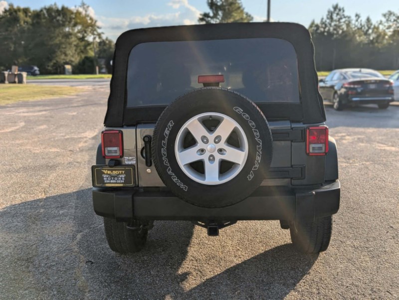 Additional photo of vehicle.