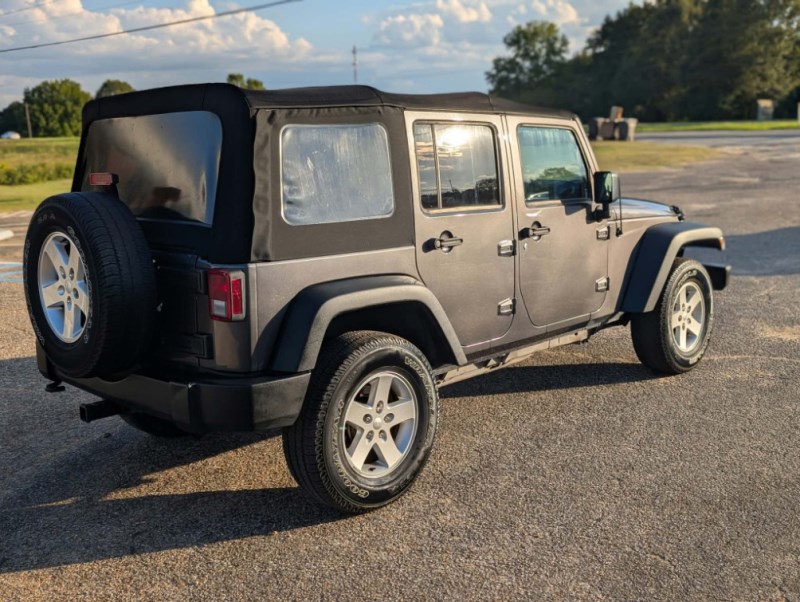 Additional photo of vehicle.