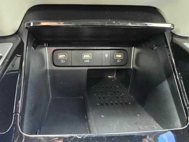 Additional photo of vehicle.