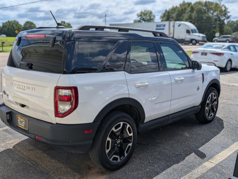 Additional photo of vehicle.