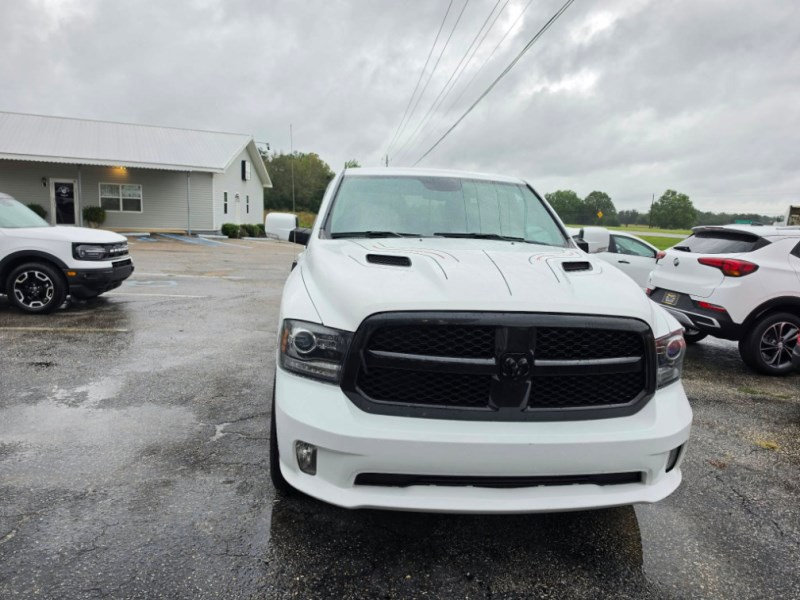 Additional photo of vehicle.