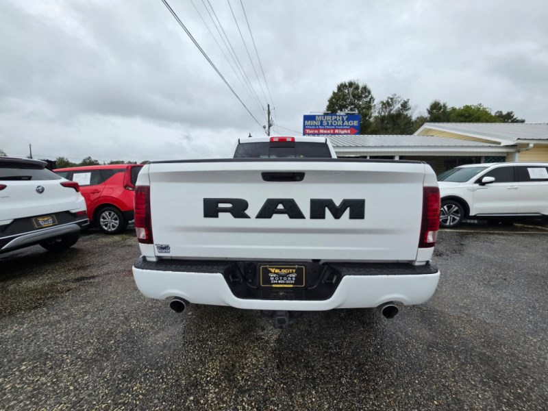 Additional photo of vehicle.