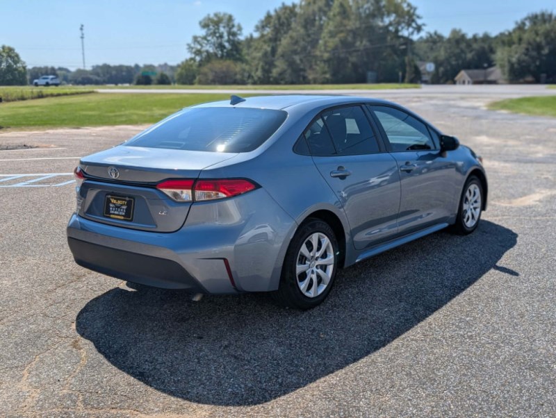 Additional photo of vehicle.