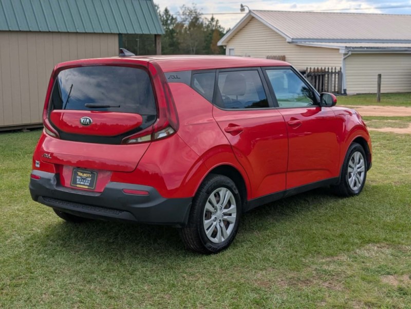 Additional photo of vehicle.