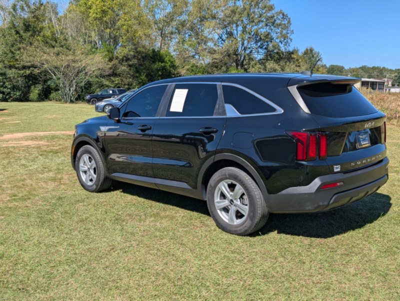 Additional photo of vehicle.