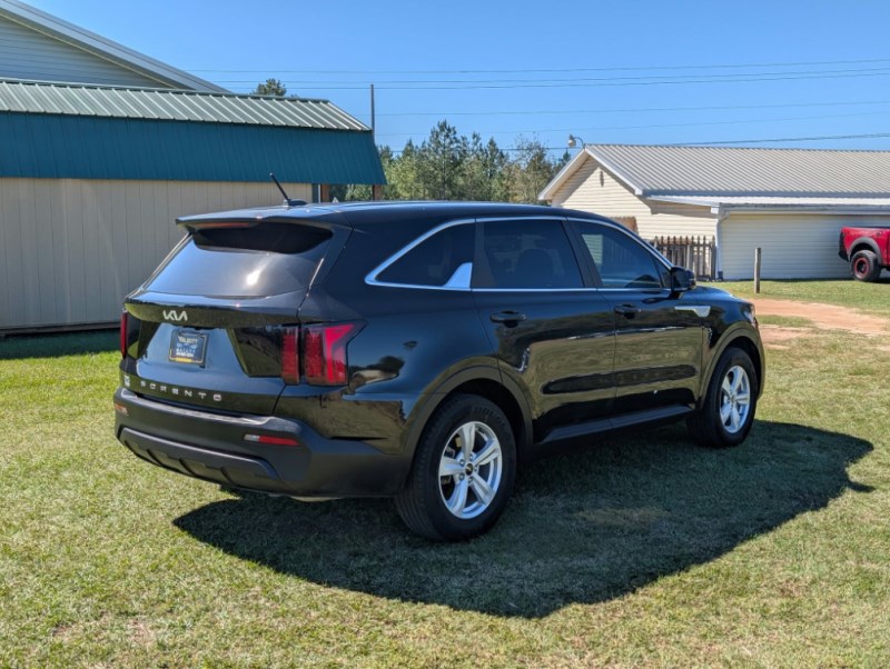 Additional photo of vehicle.