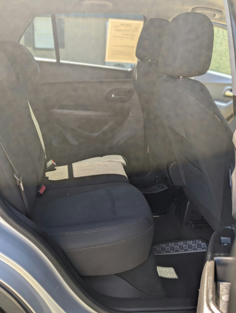 Additional photo of vehicle.