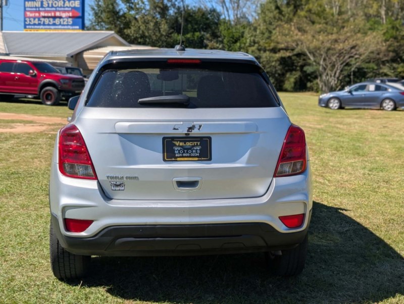 Additional photo of vehicle.
