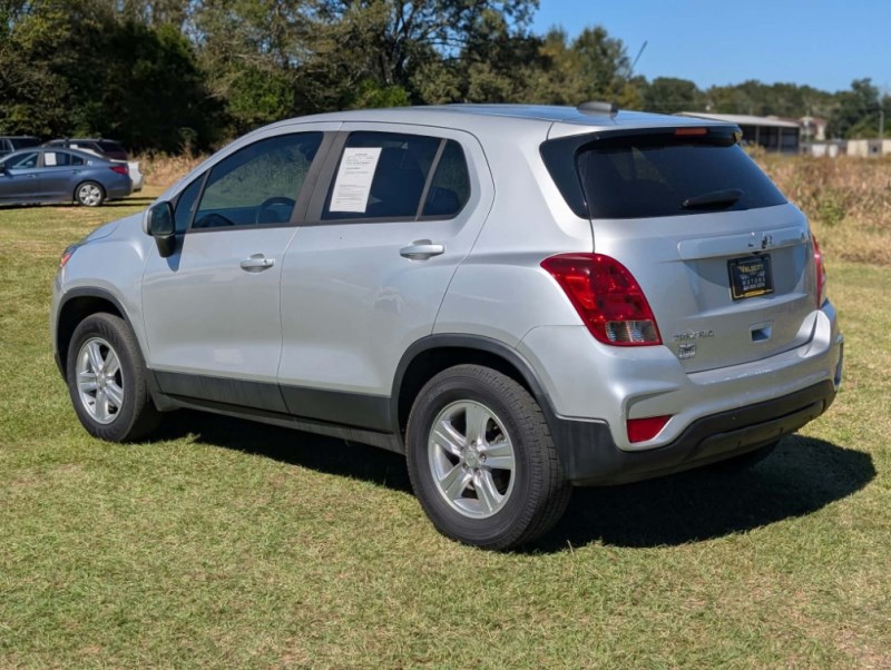 Additional photo of vehicle.