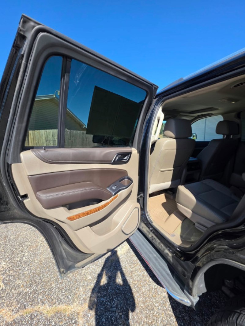 Additional photo of vehicle.