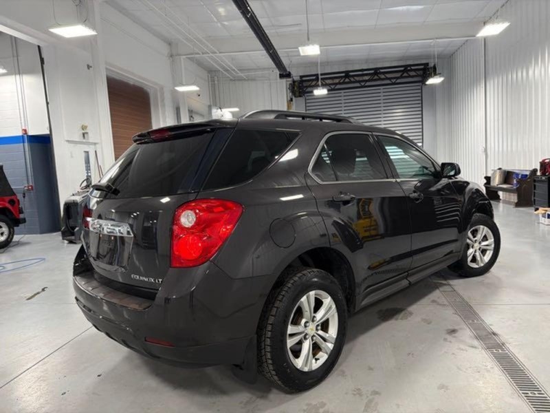 Additional photo of vehicle.