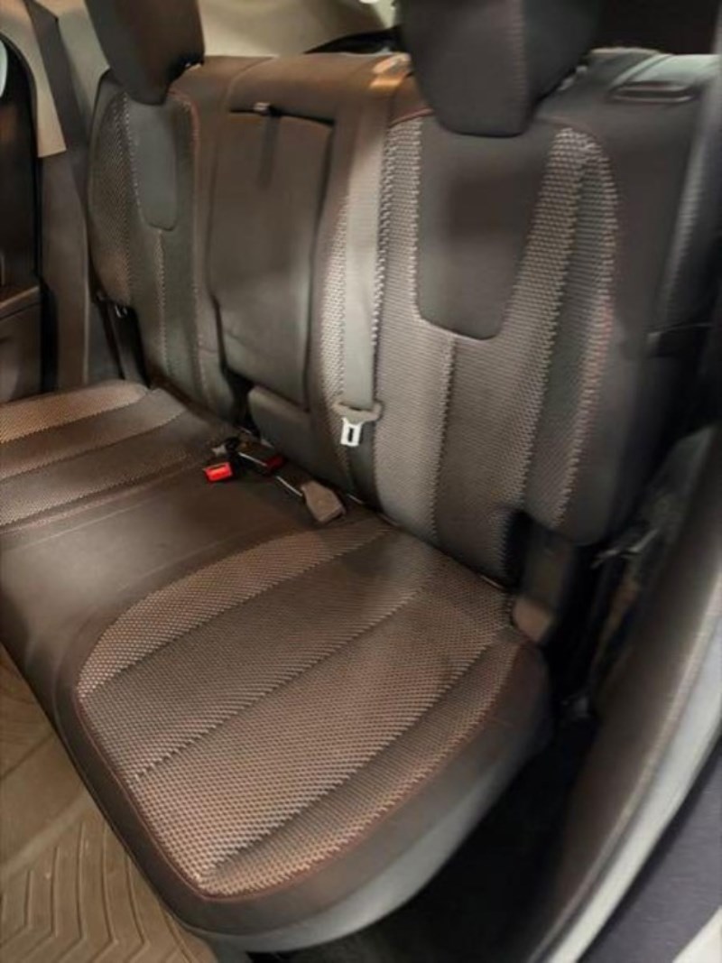 Additional photo of vehicle.