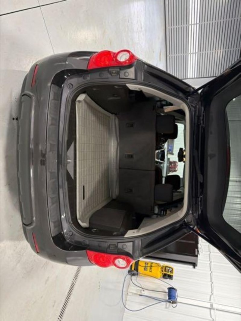 Additional photo of vehicle.