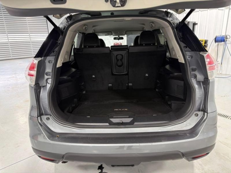 Additional photo of vehicle.