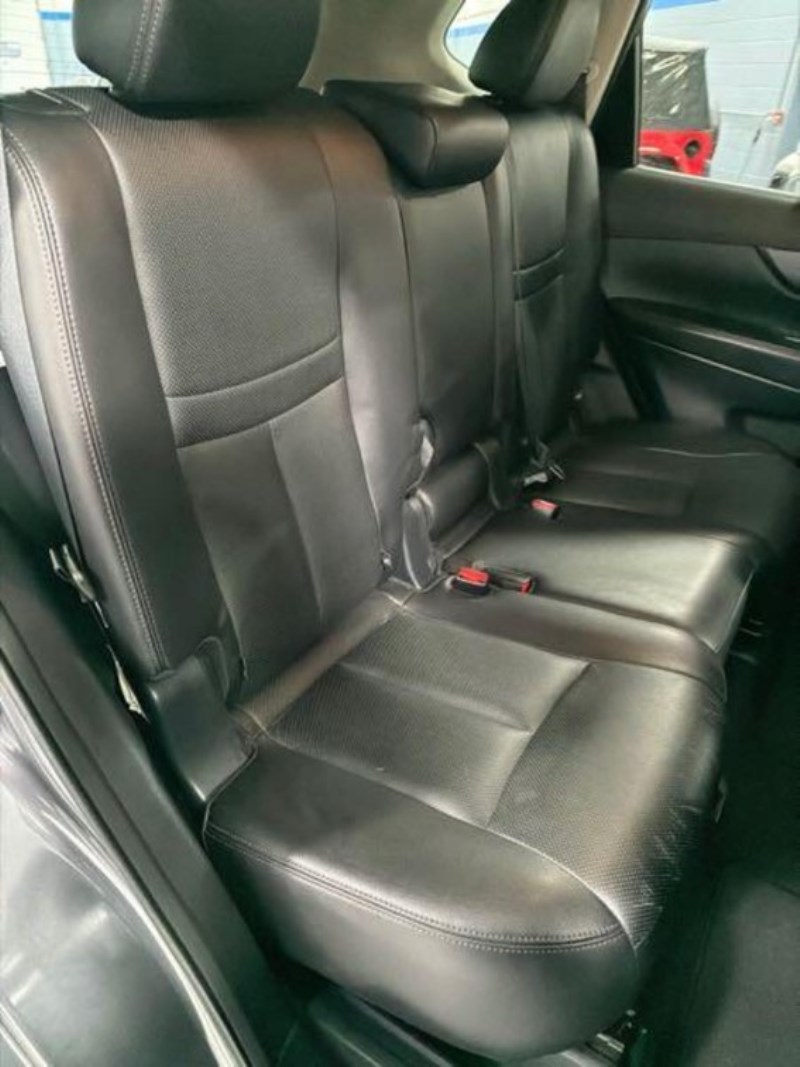 Additional photo of vehicle.