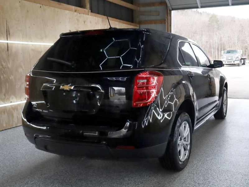 Additional photo of vehicle.