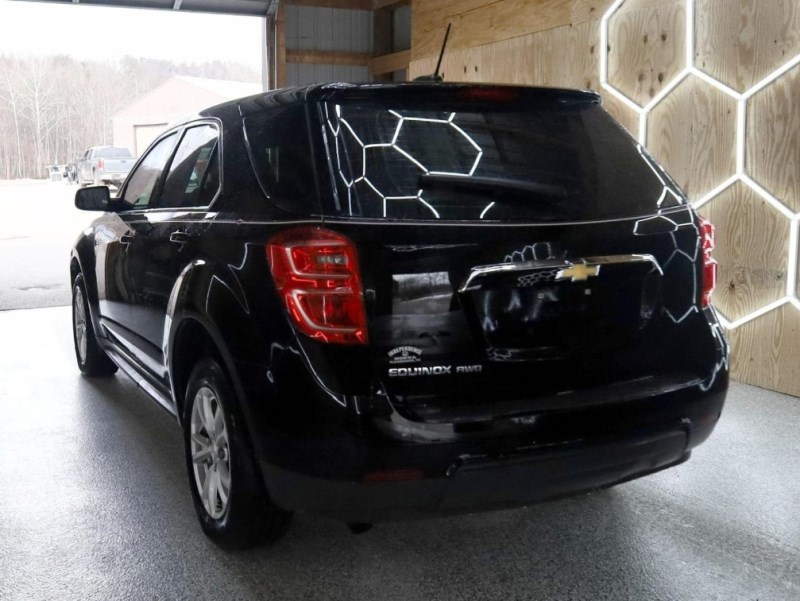 Additional photo of vehicle.