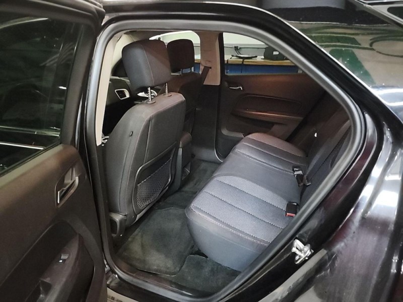 Additional photo of vehicle.