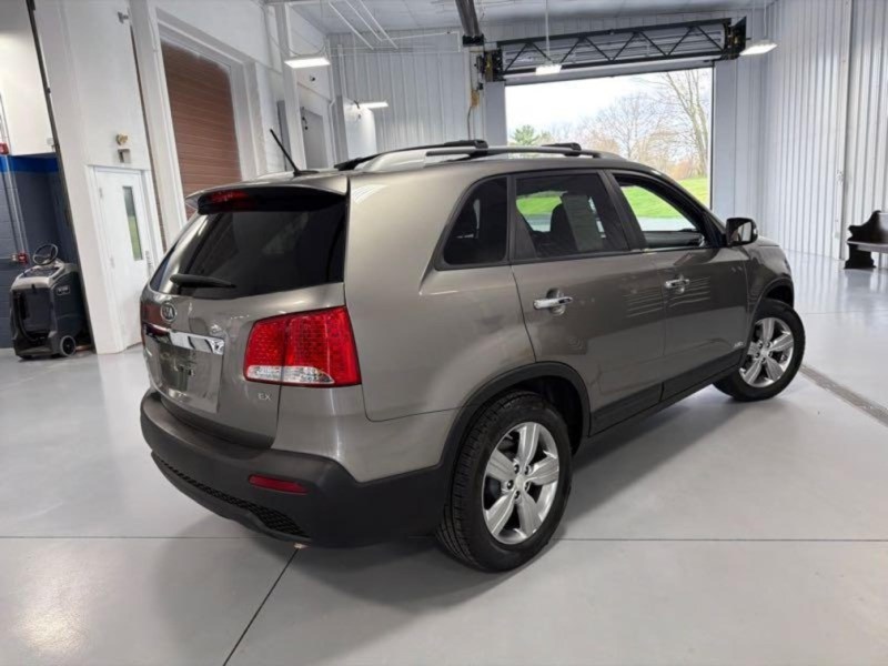 Additional photo of vehicle.