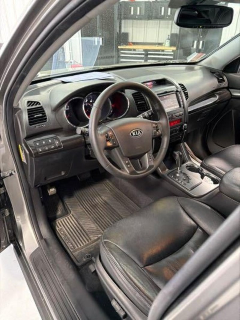 Additional photo of vehicle.