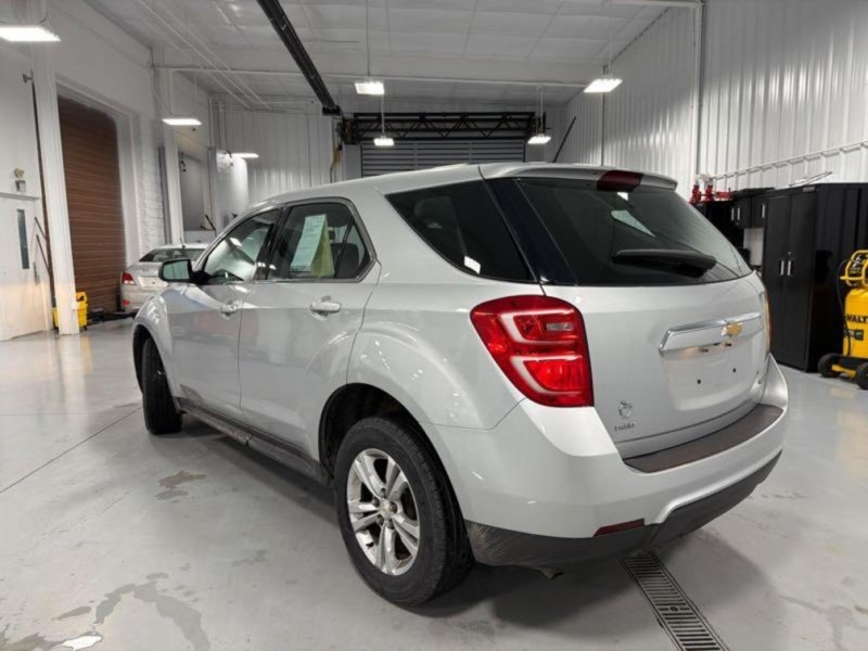 Additional photo of vehicle.