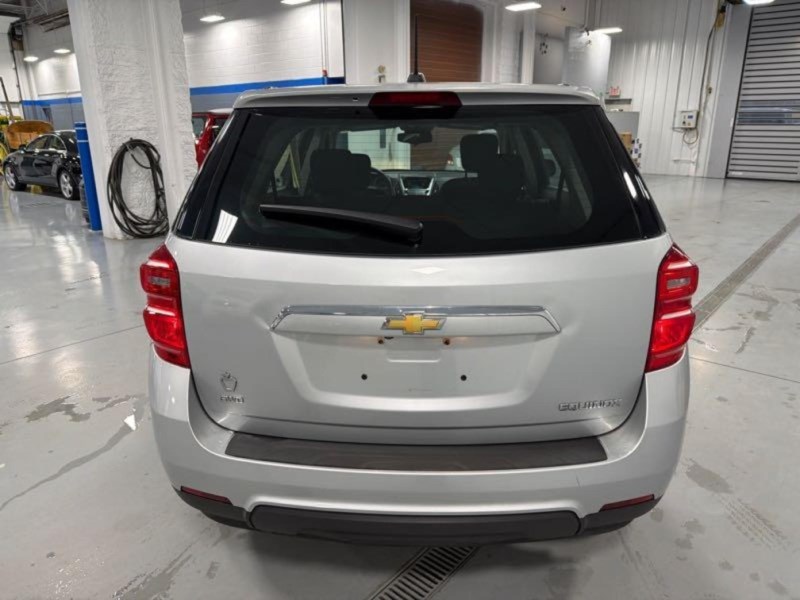 Additional photo of vehicle.