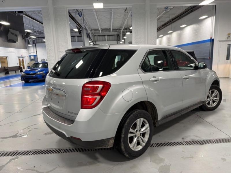 Additional photo of vehicle.