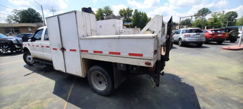 Additional photo of vehicle.