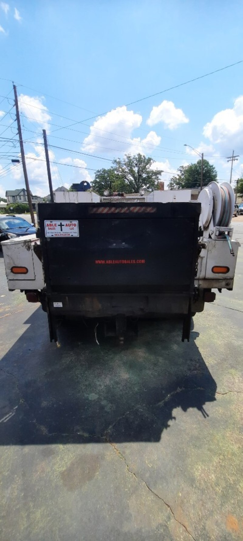 Additional photo of vehicle.
