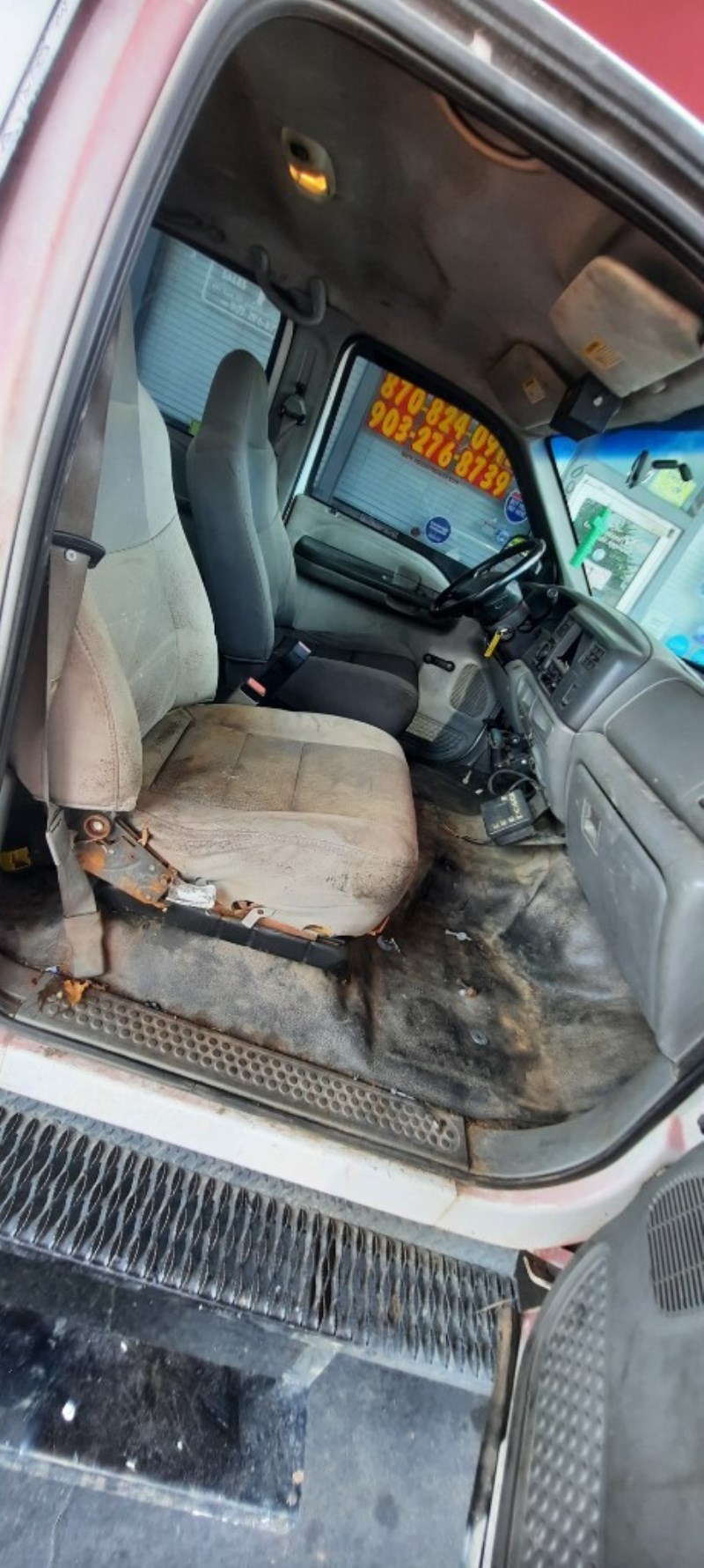 Additional photo of vehicle.