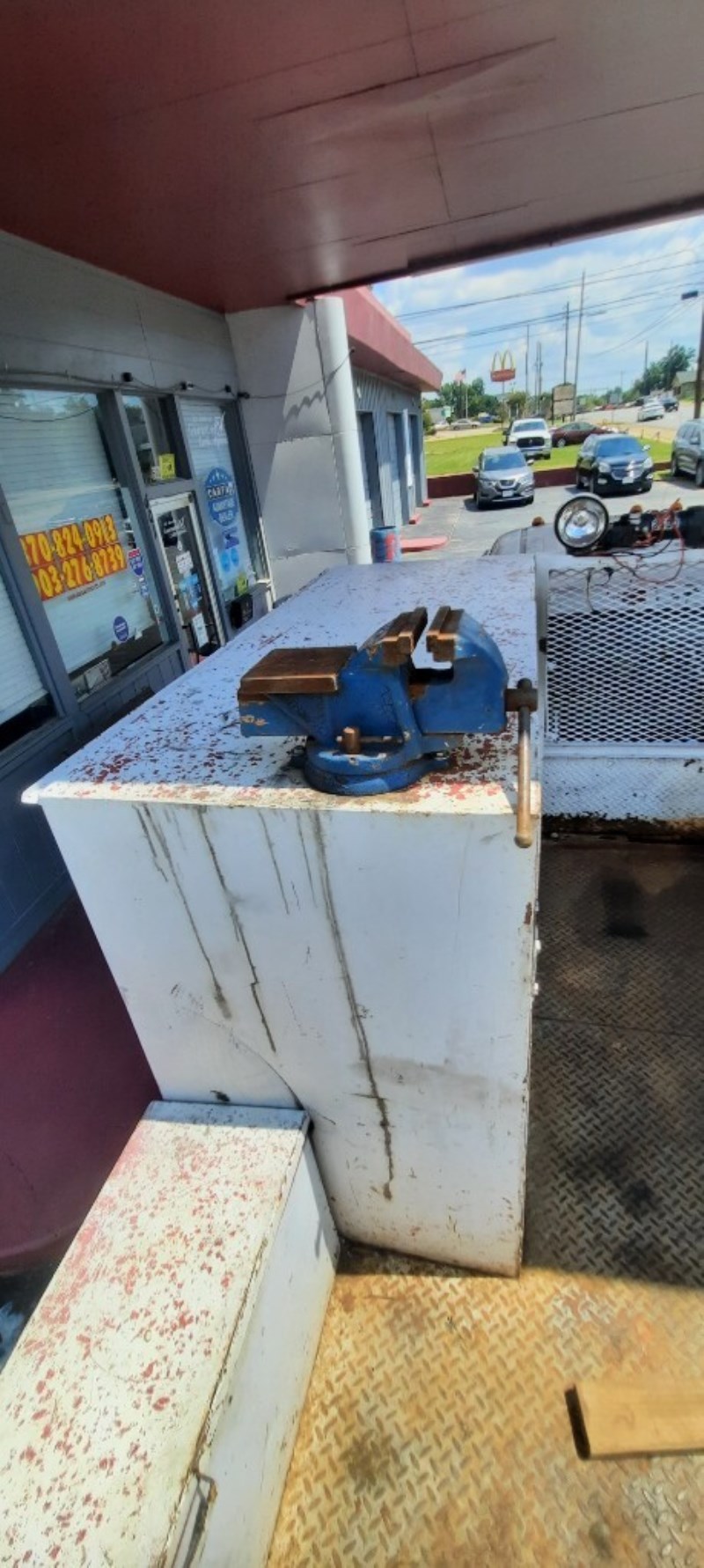 Additional photo of vehicle.