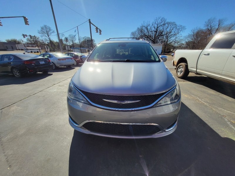 Additional photo of vehicle.