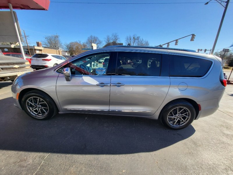 Additional photo of vehicle.