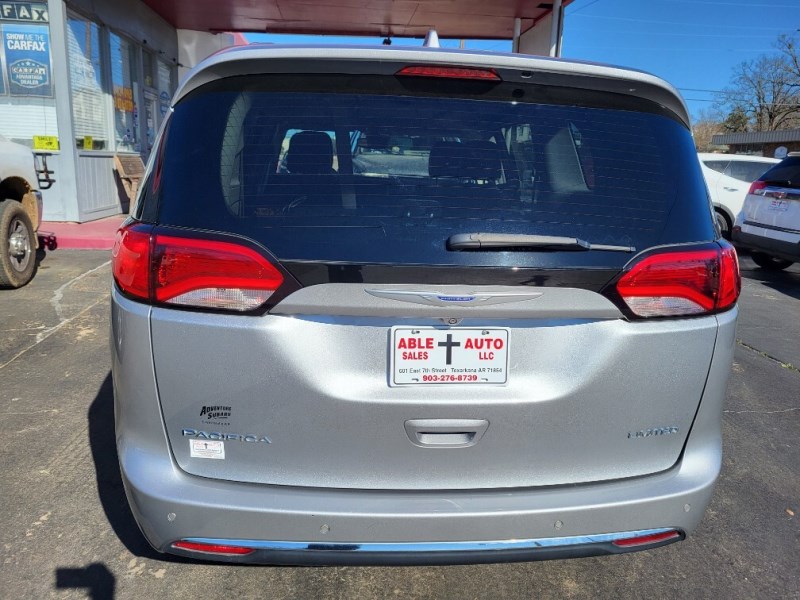 Additional photo of vehicle.