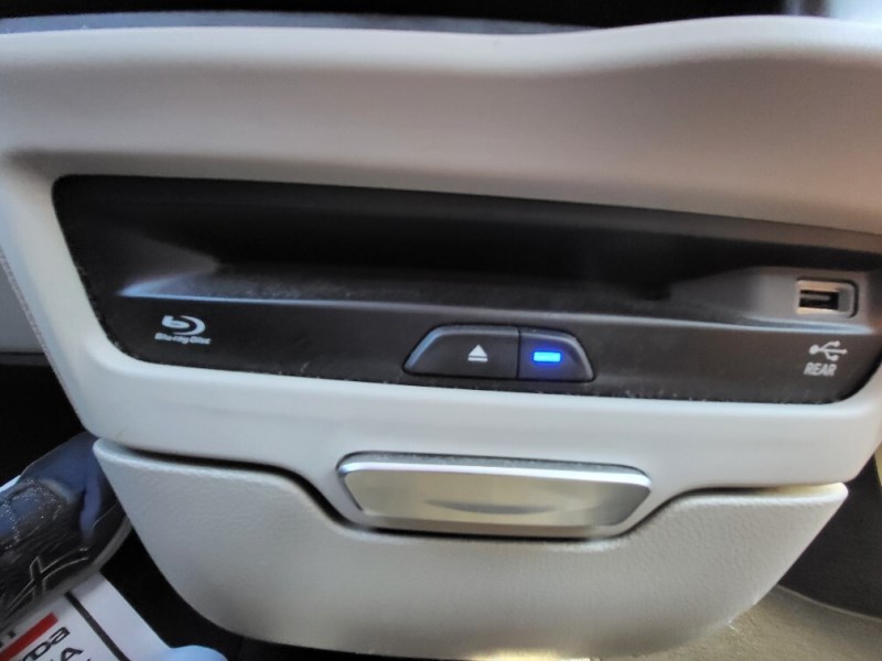 Additional photo of vehicle.