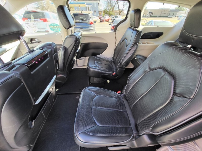 Additional photo of vehicle.