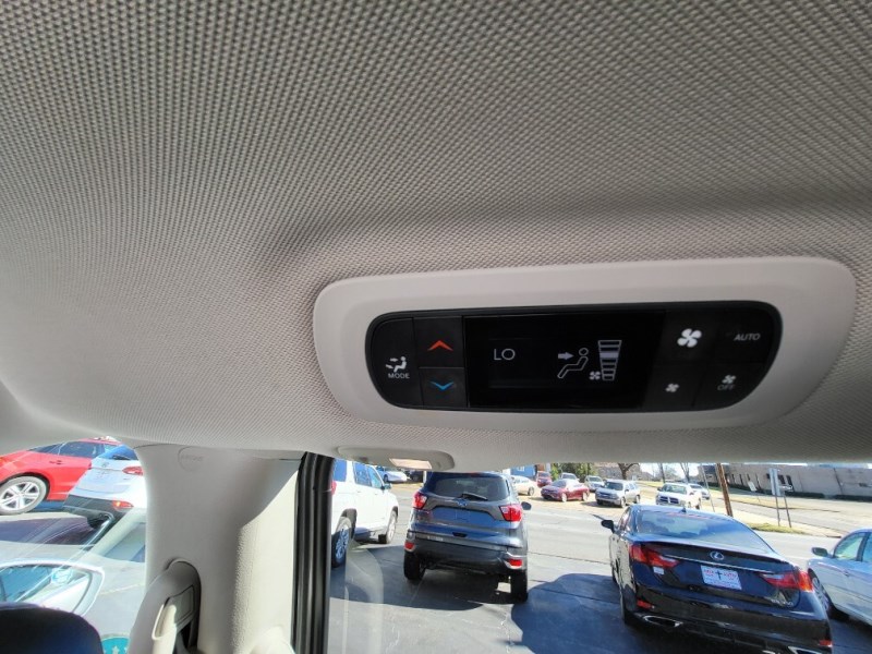 Additional photo of vehicle.