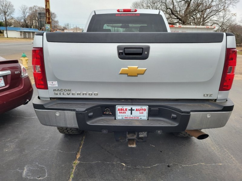 Additional photo of vehicle.