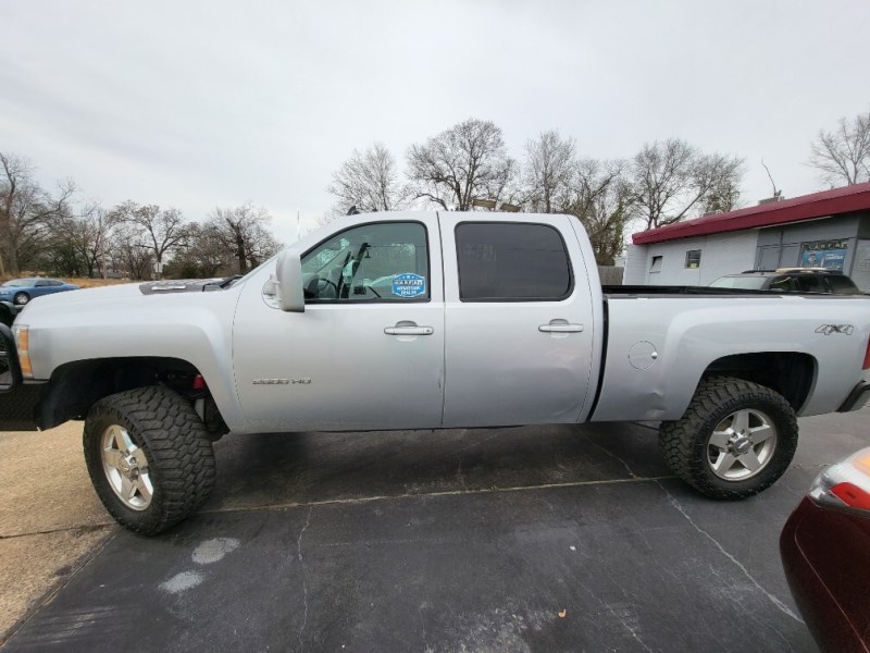 Additional photo of vehicle.