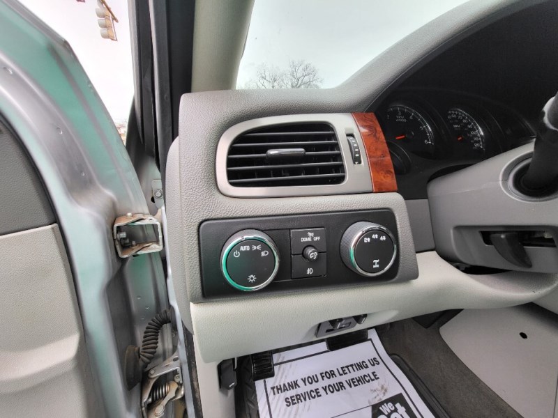 Additional photo of vehicle.