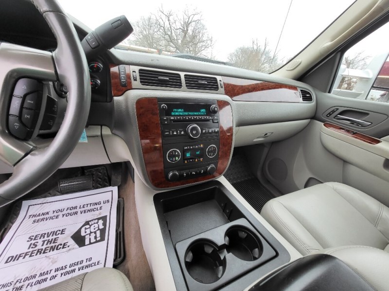 Additional photo of vehicle.