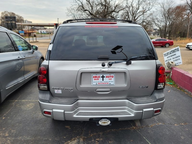 Additional photo of vehicle.