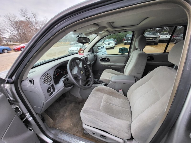 Additional photo of vehicle.