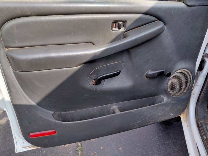 Additional photo of vehicle.