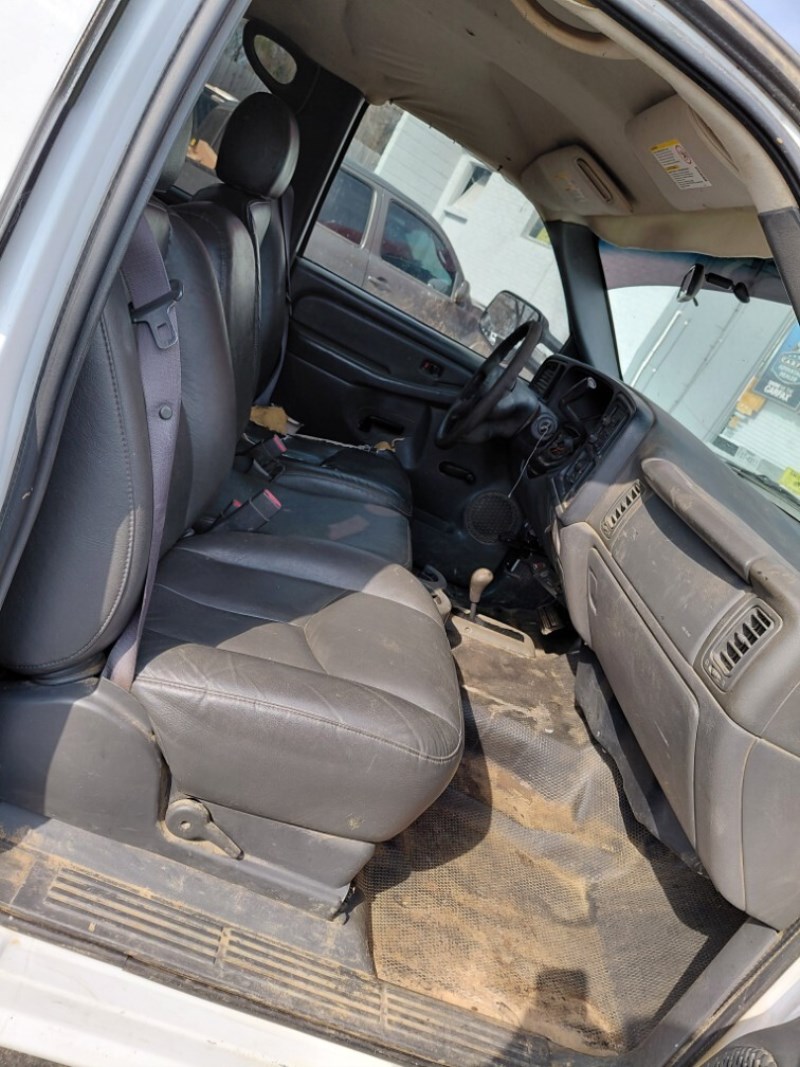 Additional photo of vehicle.