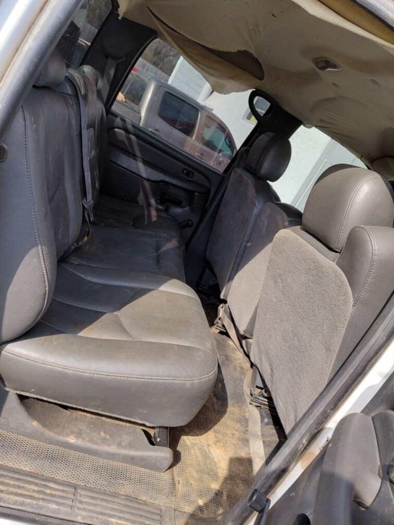 Additional photo of vehicle.