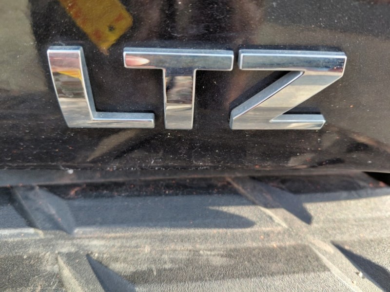 Additional photo of vehicle.